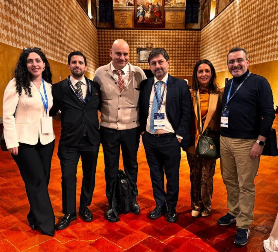 A bunch of beautiful people quantum politicking.